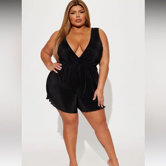 Fashion nova Deep in love Plisse Romper NWT - Picture 1 of 5